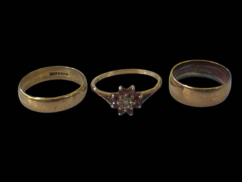 Two 9 carat gold wedding bands and 9 carat gold gem set ring (3).
