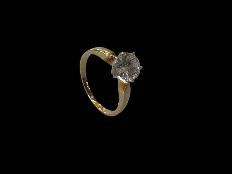 Solitaire one carat diamond 18 carat gold ring, size P.