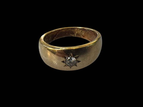 Gent's 9 carat gold diamond set ring, size V. thumbnail