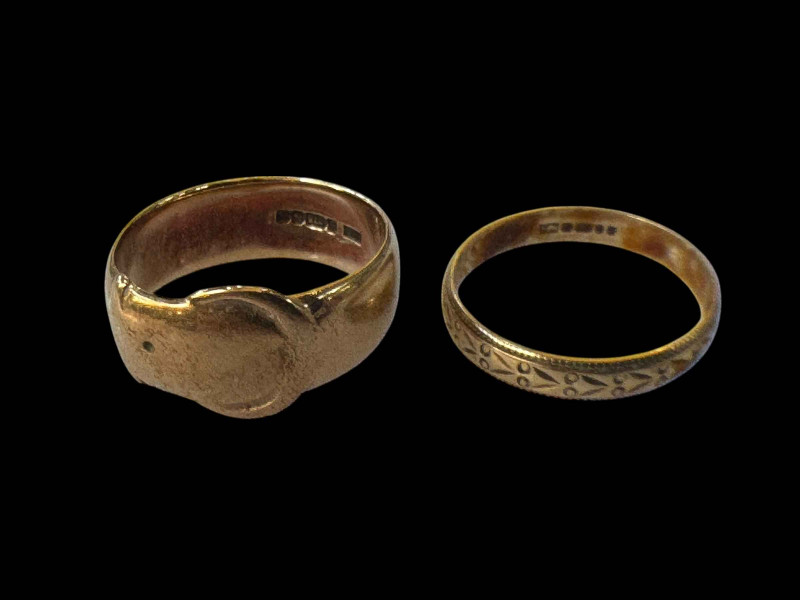9 carat gold buckle ring and 9 carat wedding band (2).
