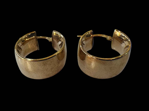 Pair 9 carat gold band earrings.