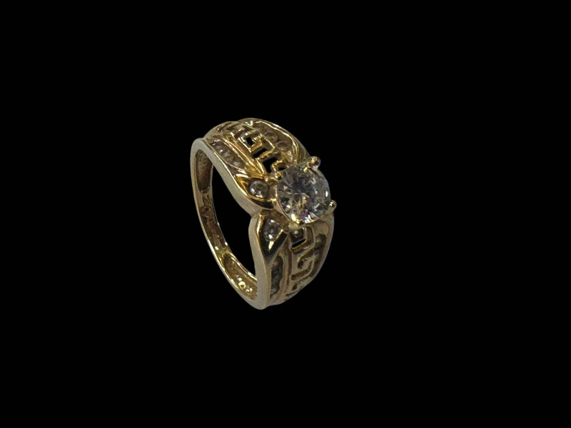 14 carat gold cubic zirconia ring, size P.