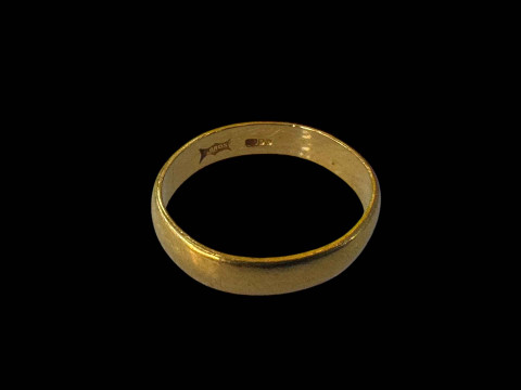 989 gold wedding band.