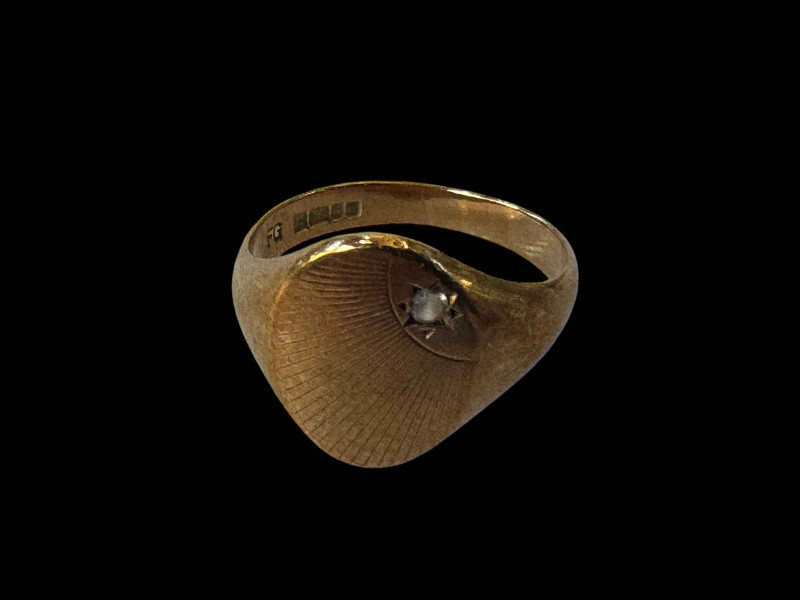 9 carat gold sunburst ring.