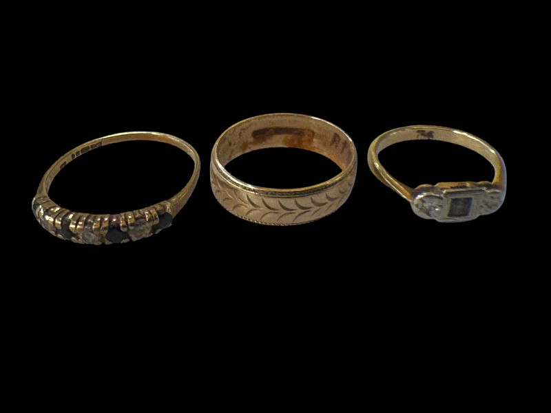 Two 9 carat gold gem set rings and 9 carat band ring (3).