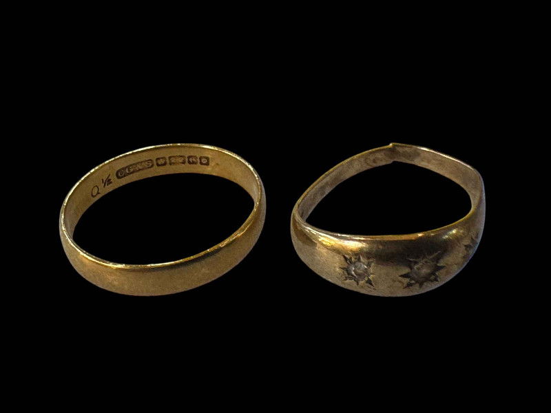 22 carat gold wedding band and 9 carat gold ring (2).