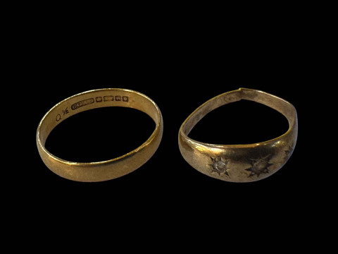 22 carat gold wedding band and 9 carat gold ring (2).