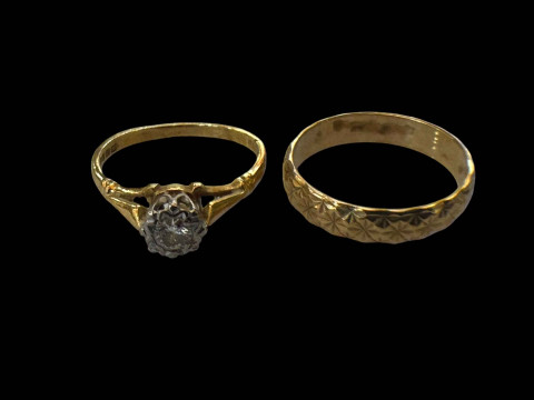 18 carat gold single stone diamond ring and 18 carat gold wedding band...
