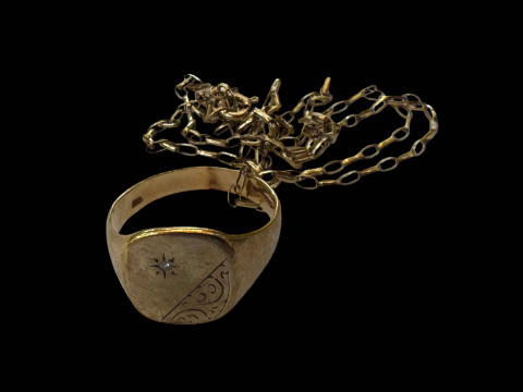 9 carat gold gent's ring and 9 carat gold chain necklace (2).