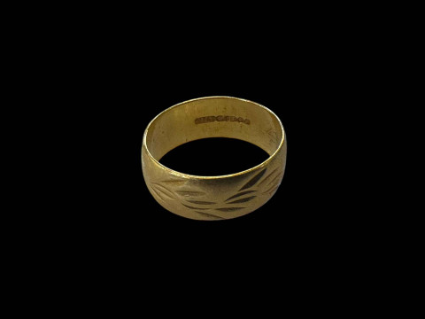 18 carat gold wedding band.