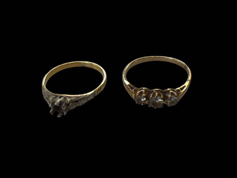 18 carat and 9 carat gold rings (one stone missing) (2).