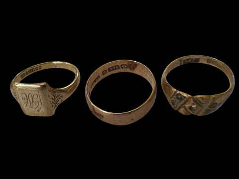 Three 9 carat gold rings (gem stones missing).
