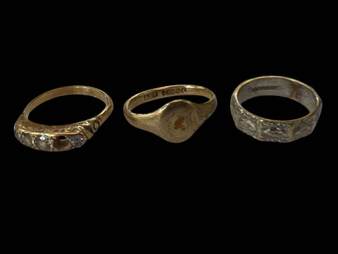 Two 9 carat gold rings and diamond set gold ring (lacking one stone (3).