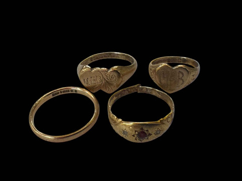 Three 9 carat gold rings and cut ring (4).