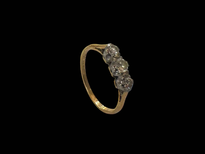 Diamond three-stone 18 carat gold ring, size Q.