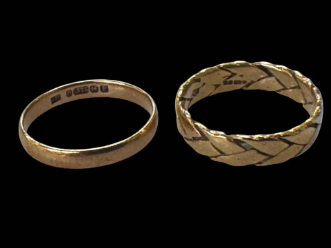 Two 9 carat gold band rings.