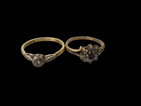 18 carat gold diamond ring and 9 carat gold sapphire ring (2).