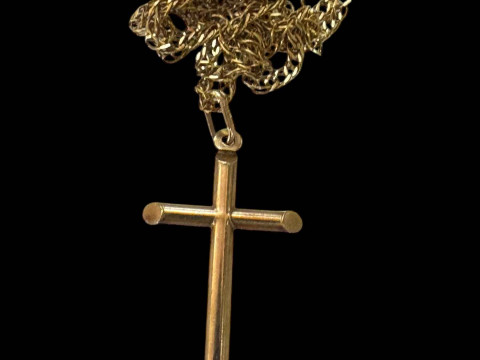 18 carat chain link necklace with 9 carat gold cross pendant.