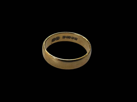 18 carat gold wedding band.