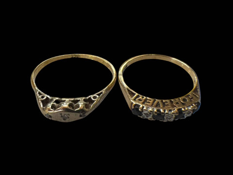 18 carat and 9 carat gem set rings (2).