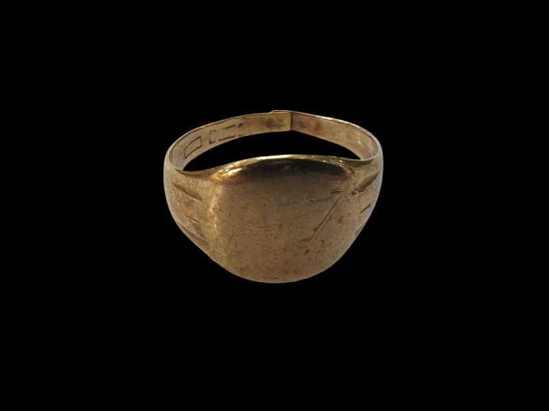 Gent's 9 carat gold ring (cut).