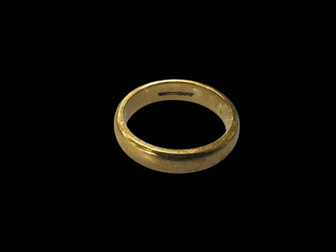 18 carat gold wedding band.