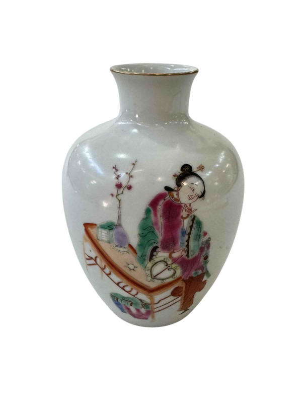 Chinese famille rose vase with female decoration, 13.5cm.