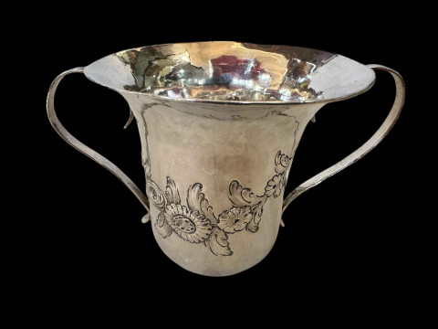 George II silver two-handled loving cup, London 1755, 9cm.