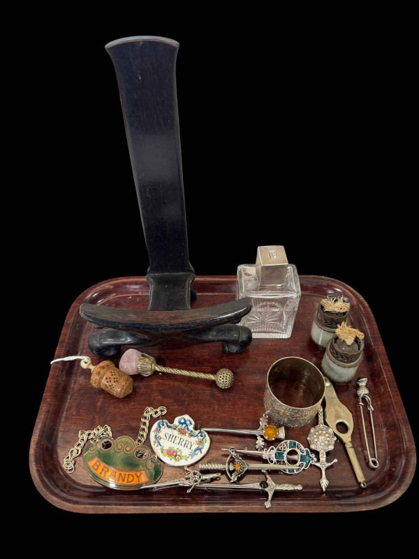 Tray lot of collectables including silver topped cologne bottle, two Scottish silver sword brooches, other brooches, silver thimble etc.