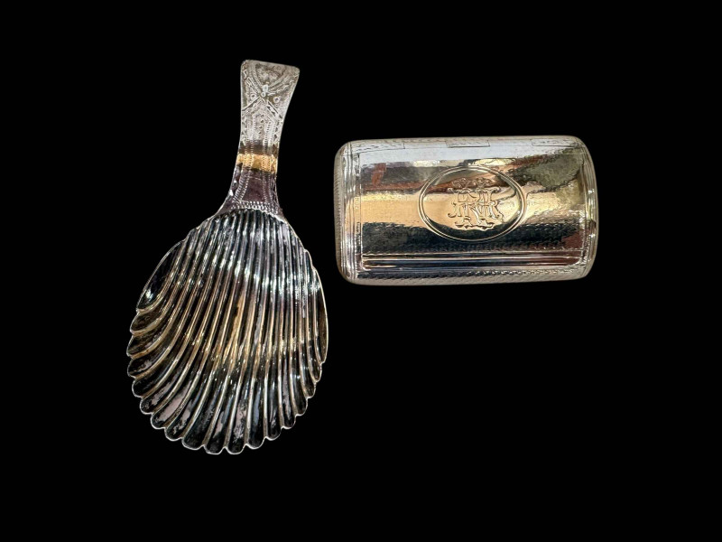 William IV silver caddy spoon, PB over AB, London 1831 and Victorian silver snuff box, London 1868 (2).