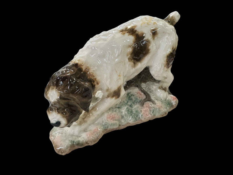 Gun dog figurine by USSR, numbered 1744.