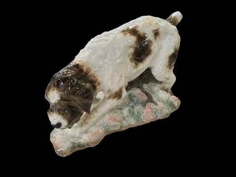 Gun dog figurine by USSR, numbered 1744.