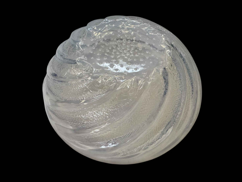 R Lalique, France, Coquilles bowl, 24cm diameter.