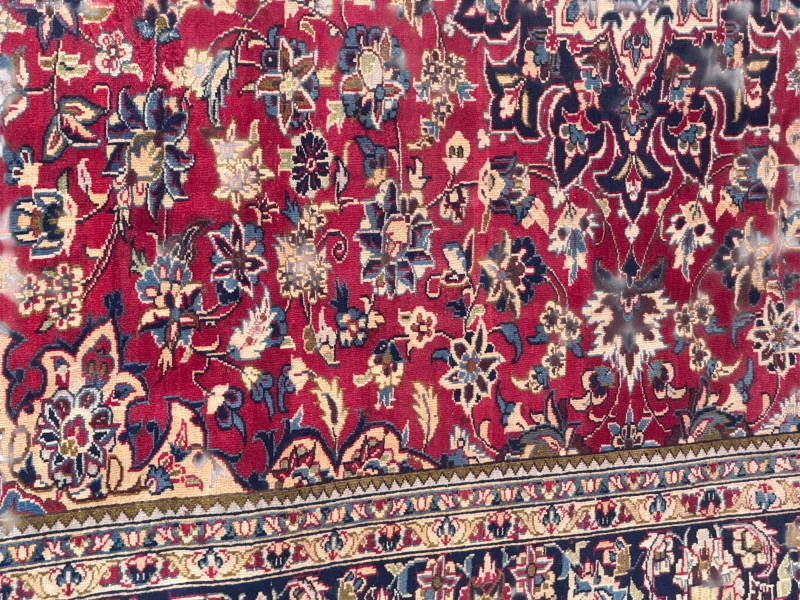 Hand knotted Persian Isfhan carpet 3.57 by 2.52.
