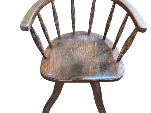 Early 20th Century swivel office desk chair.