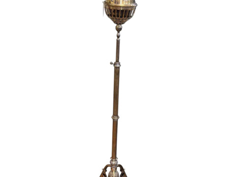 Brass telescopic standard oil lamp on triform base.