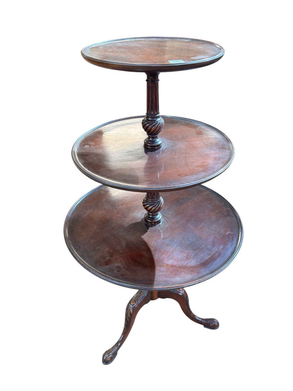 Georgian style mahogany circular graduated three-tier dumb waiter on tripod base, 110cm.