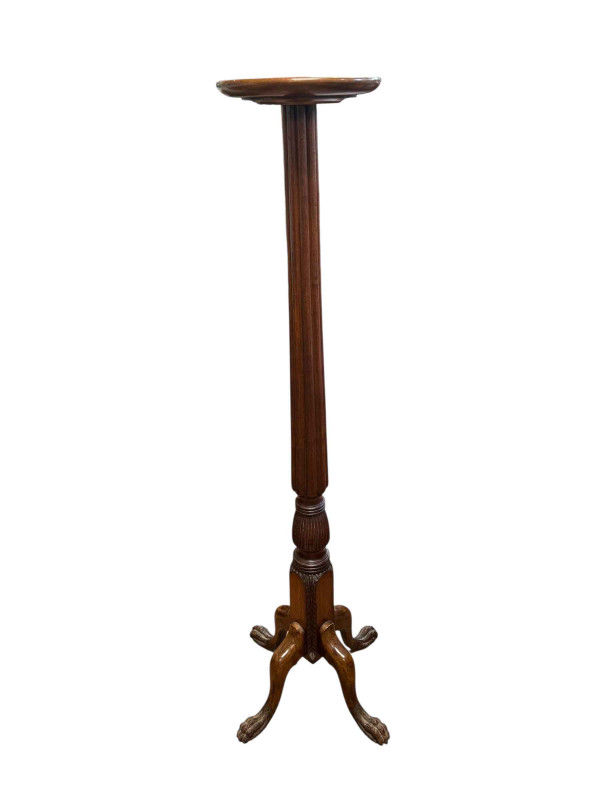 Mahogany fluted column torchere on four paw feet, 152.5cm.