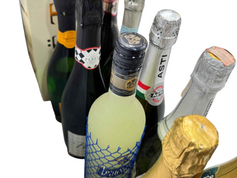 Collection of Champagne, Prosecco and Wine including Moet & Chandon 750ml, Moscatel de Setubal 75cl, etc. thumbnail