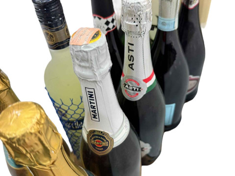 Collection of Champagne, Prosecco and Wine including Moet & Chandon 750ml, Moscatel de Setubal 75cl, etc. thumbnail