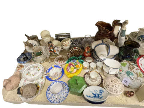 Royal Crown Derby Imari, Coalport Ming Rose, The Royal Collection trinket boxes, Franz vase, etc. thumbnail