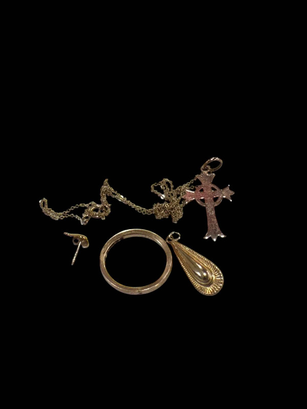 9 carat gold cross with chain, pendant, 9 carat gold band ring, and single earring (4).