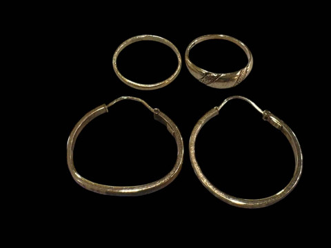 18 carat gold band ring, 9 carat gold ring and hoop earrings (3).