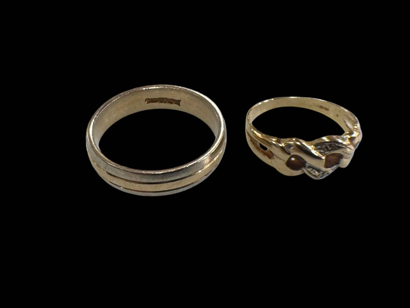 Two 9 carat gold rings.