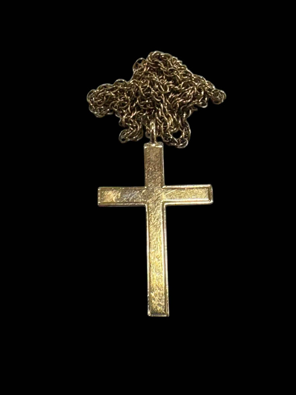 Large 9 carat gold cross 5cm by 3cm, with 9 carat gold chain link necklace.