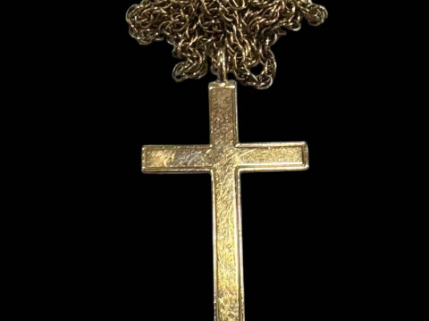 Large 9 carat gold cross 5cm by 3cm, with 9 carat gold chain link necklace.