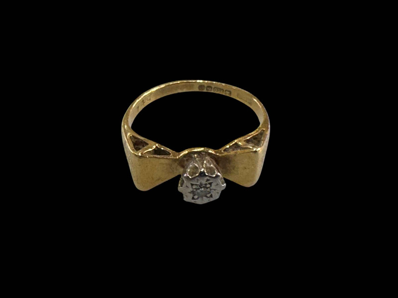 18 carat gold single stone diamond ring, size L.