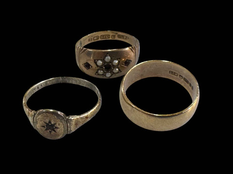 Two 9 carat gold rings, and 9 carat gold and silver ring (3)