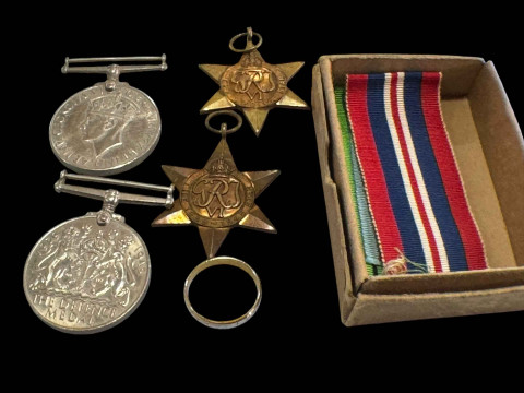 14k gold ring and set of WWII medals.