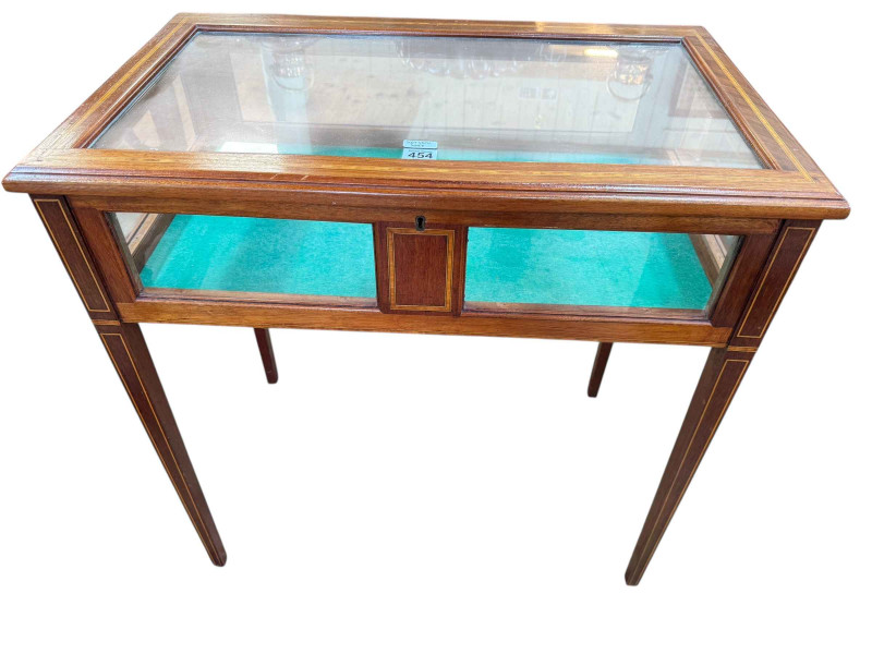 Edwardian mahogany line inlaid bijouterie table, 73.5cm by 72cm by 43cm.